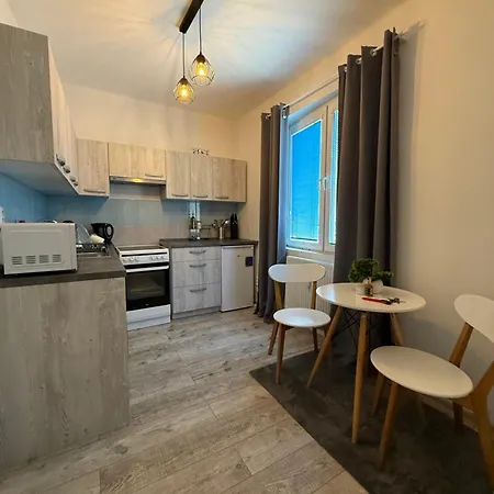Viera Lazovna Street Appartement *
